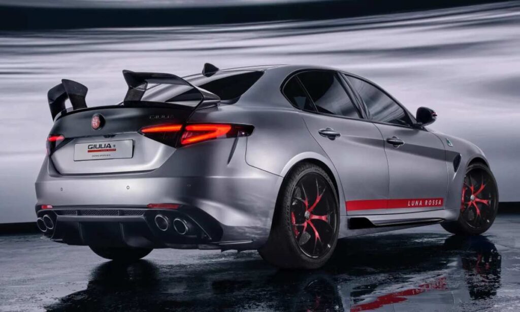 Alfa Romeo Giulia Quadrifoglio Luna Rossa